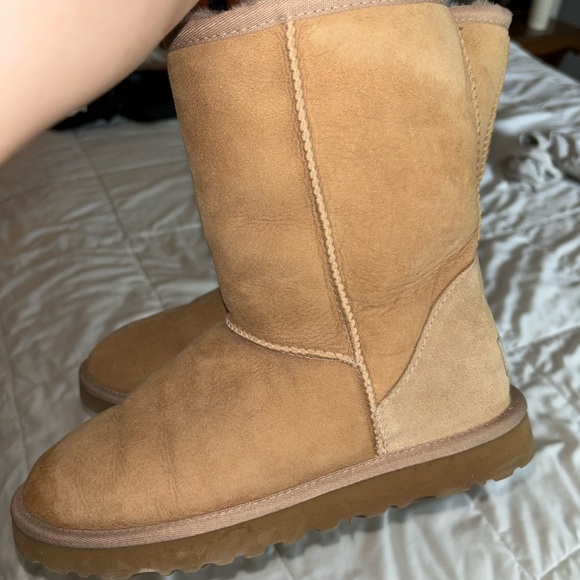 Light colored UGGS Australia size 7 - Picture 4 of 9